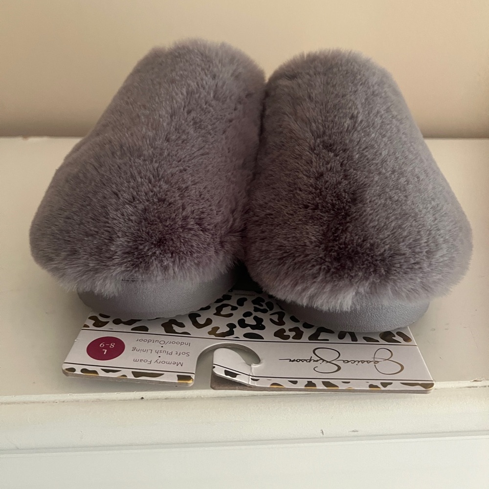 Jessica Simpson Gray Faux Fur Slippers
